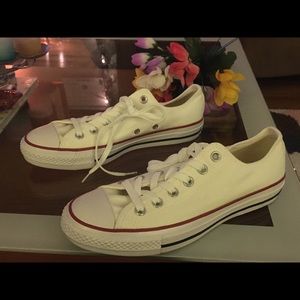 Brand new out of the box size 8 converse sneakers